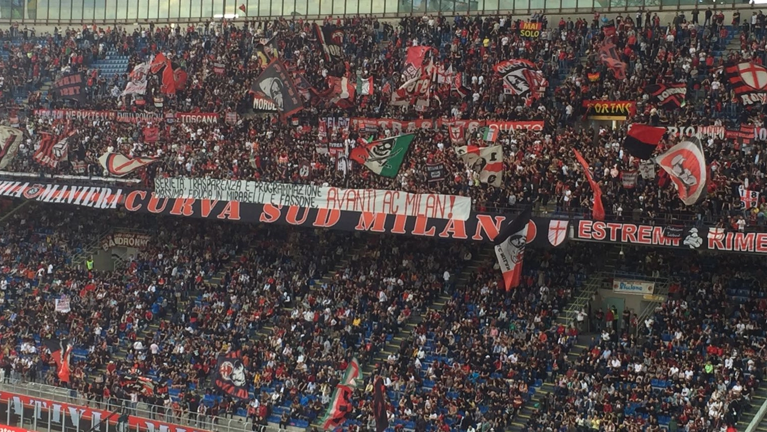 La Curva Sud di San Siro La Curva Sud di San Siro