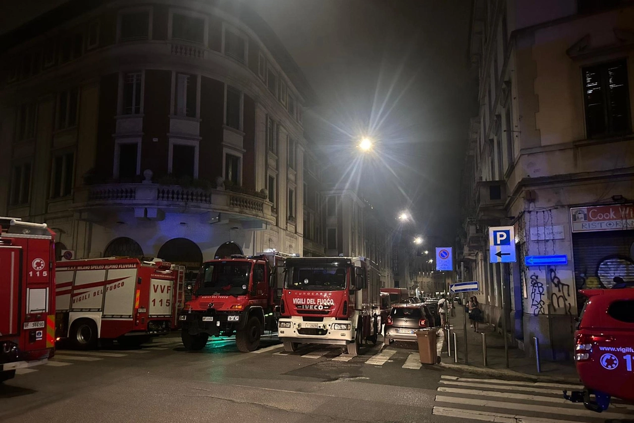 Crolla palazzina a Milano, era in ristrutturazione