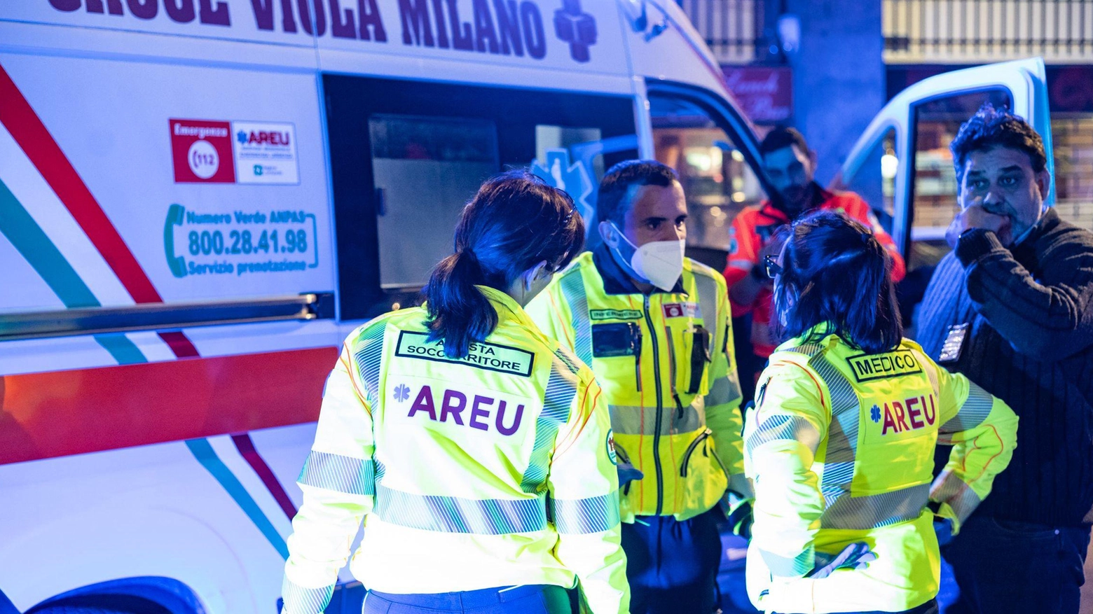 I soccorsi ai feriti in stazione Centrale a Milano
