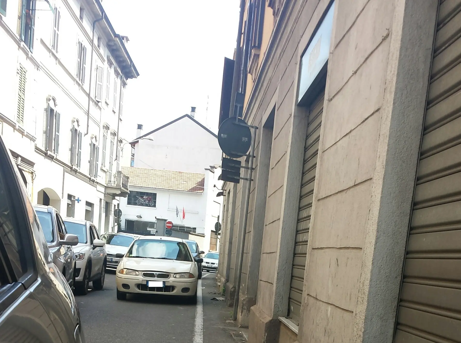 Monza, traffico in ostaggio del furbetto del volante