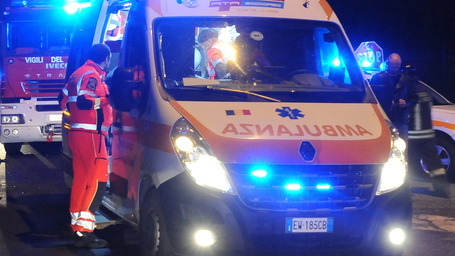 Ambulanza nella notte (immagine di repertorio)