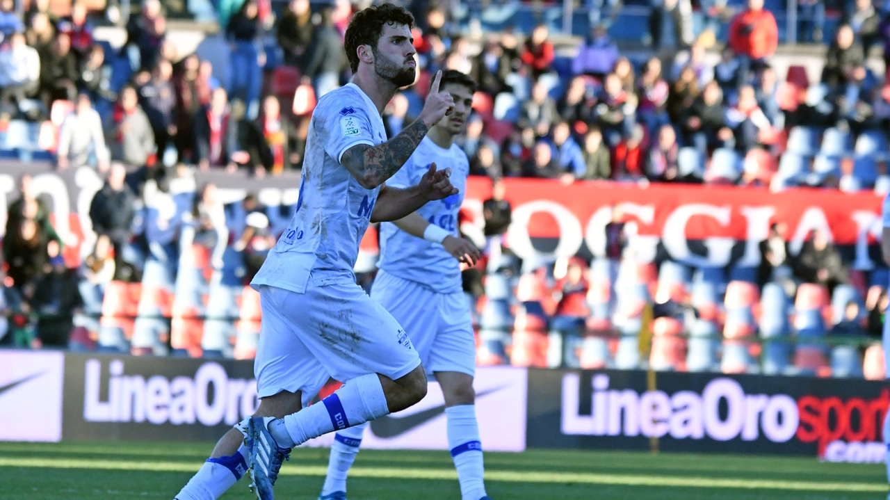 Como corsaro a Cosenza: Cutrone e Verdi regalano la vittoria che vale il secondo posto