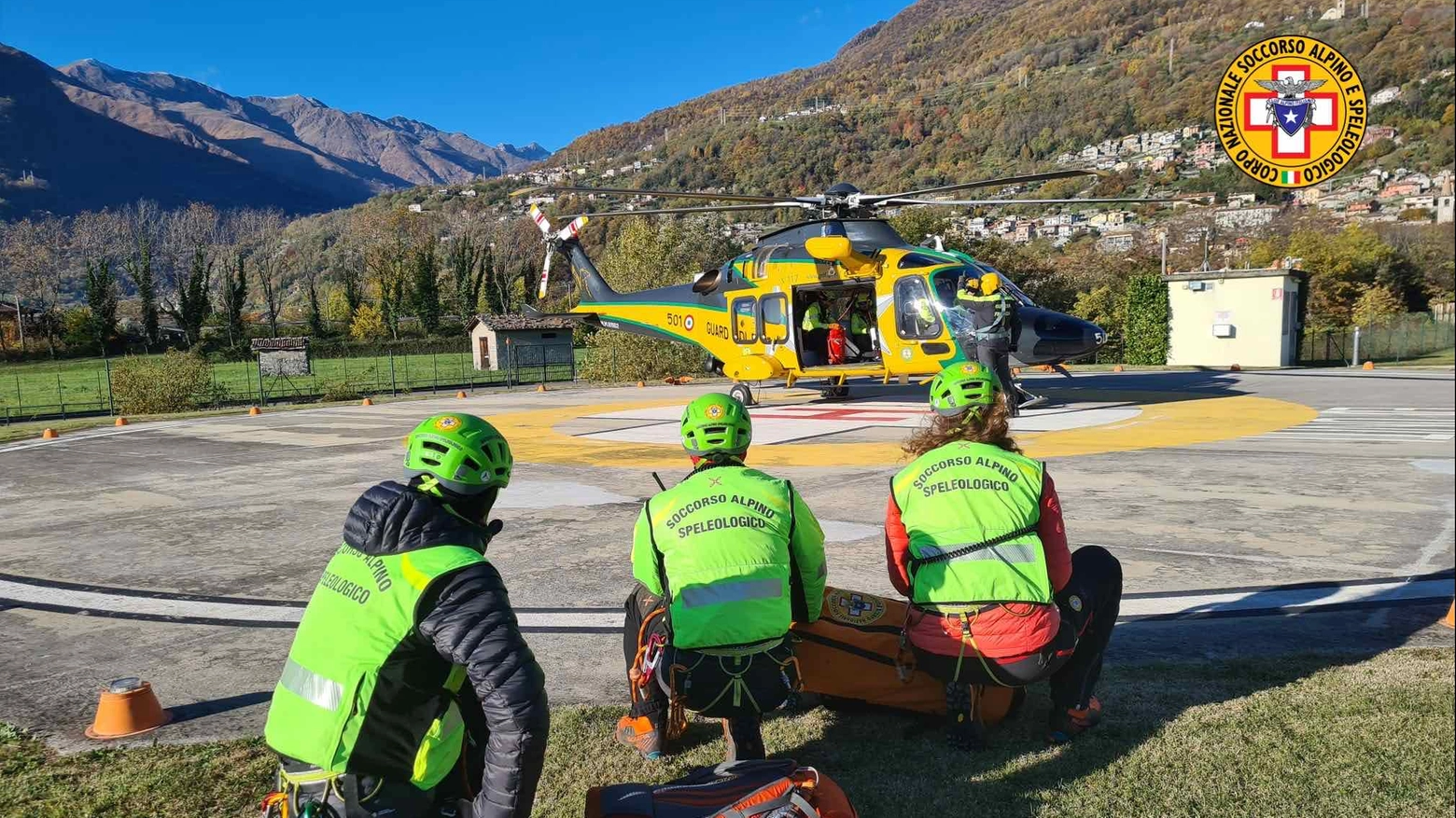 Tremezzina, l'intervento di Cnsas e 118 per recuperare e soccorrere l'uomo caduto con il parapendio