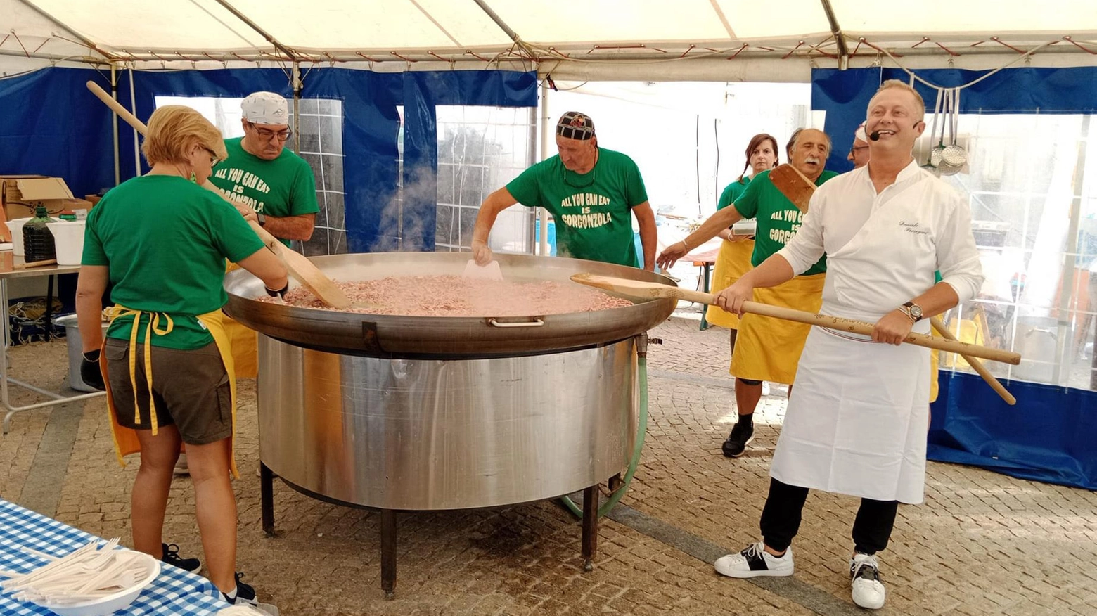 La carica dei centomila a Gorgonzola. Festa grande, unico neo la sosta
La carica dei centomila a Gorgonzola. Festa grande, unico neo la sosta