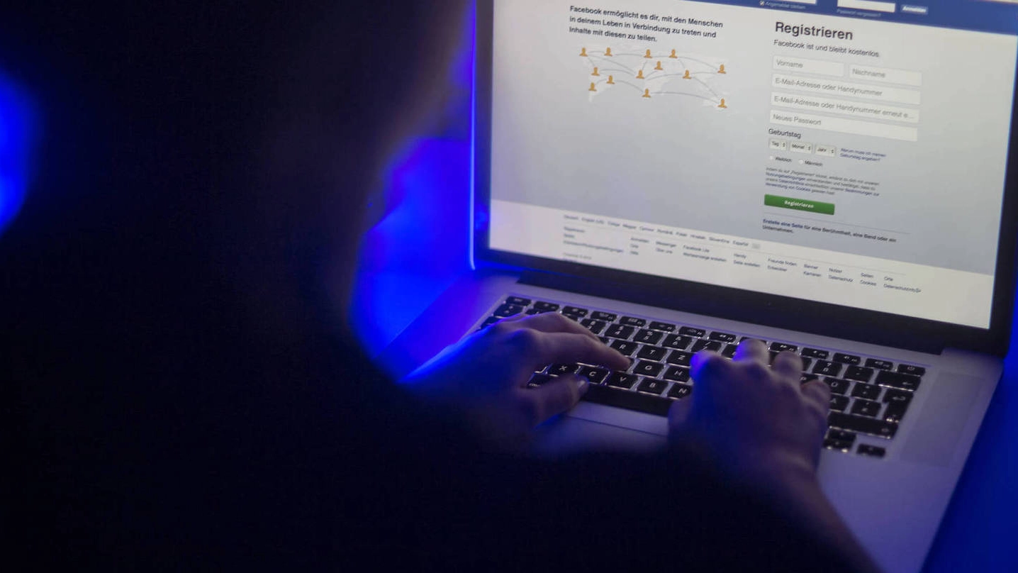 L'anziana è stata agganciata sui social (Archivio) L'anziana è stata agganciata sui social (Archivio)