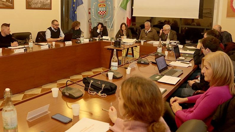 Edilizia sospetta, arriva l’esposto. Trenta faldoni sotto la lente. Dossier dell’opposizione in Procura Edilizia sospetta, arriva l’esposto. Trenta faldoni sotto la lente. Dossier dell’opposizione in Procura