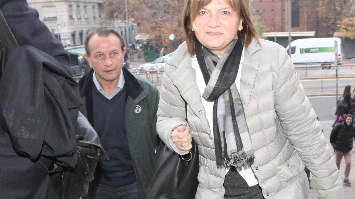I genitori di Chiara Poggi, Rita e Giuseppe, arrivano in tribunale