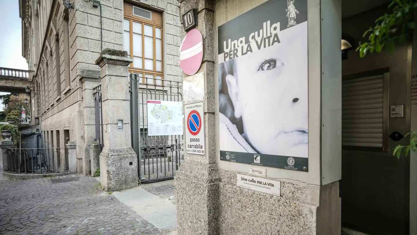 La culla della vita si trova all’ingresso della Mangiagalli La culla della vita si trova all’ingresso della Mangiagalli