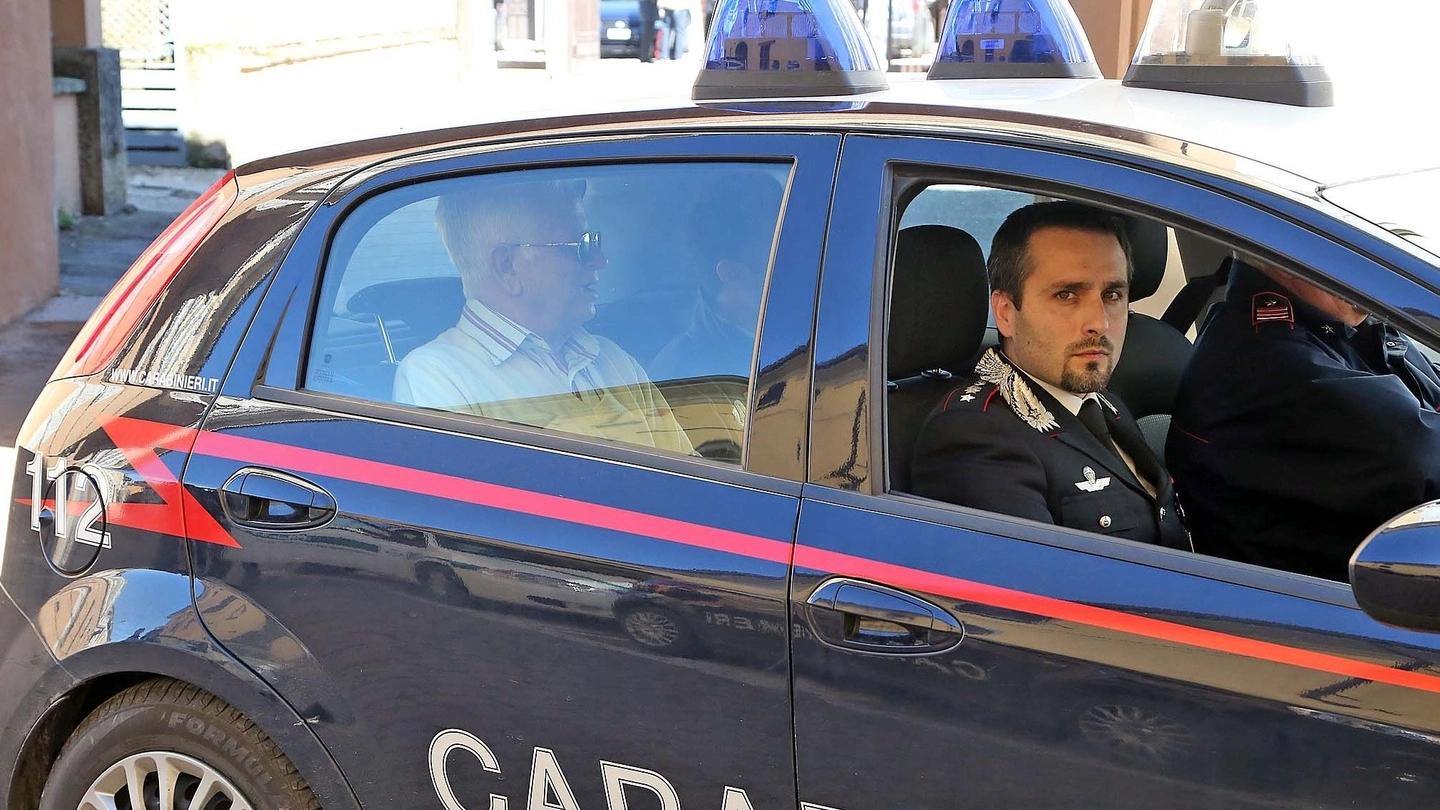 ARRESTO Francesco Ragusa, 74 anni, con i carabinieri(Sacchiero)