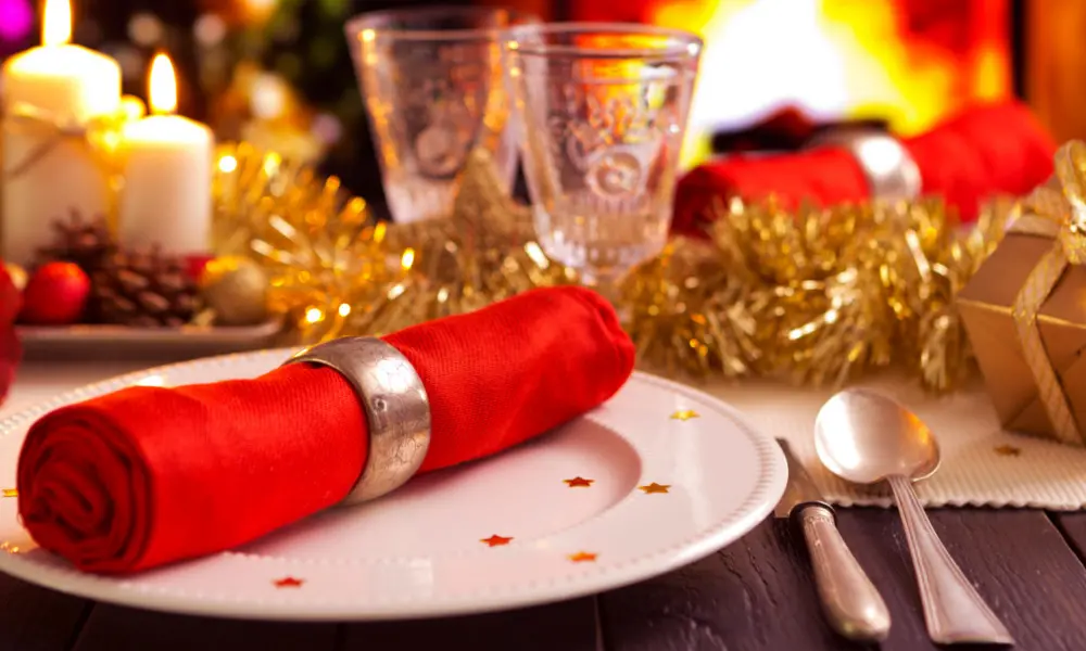 Lo strano caso del Natale a 20 gradi: luci, balocchi, controfigure di Santa Claus