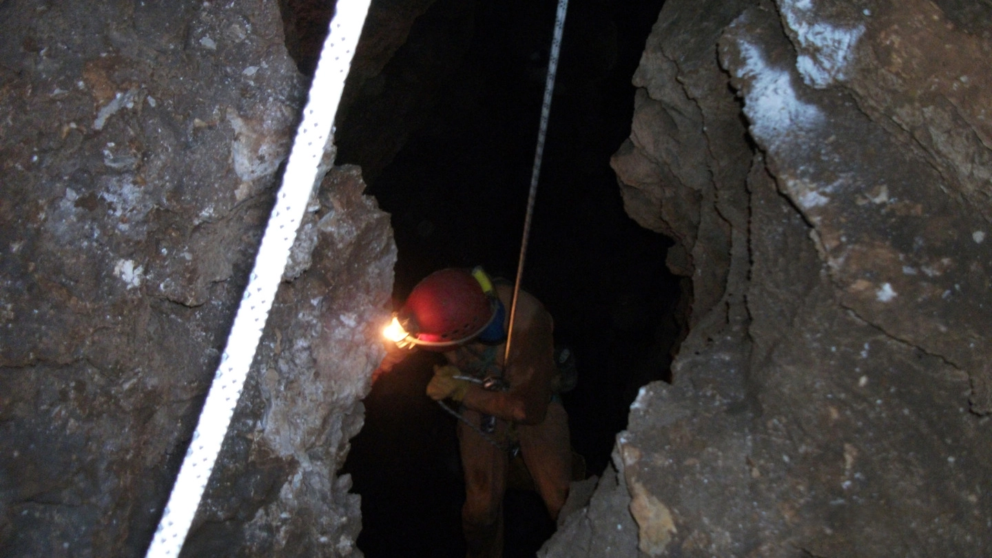 La grotta dove è stata recuperata la speleologa