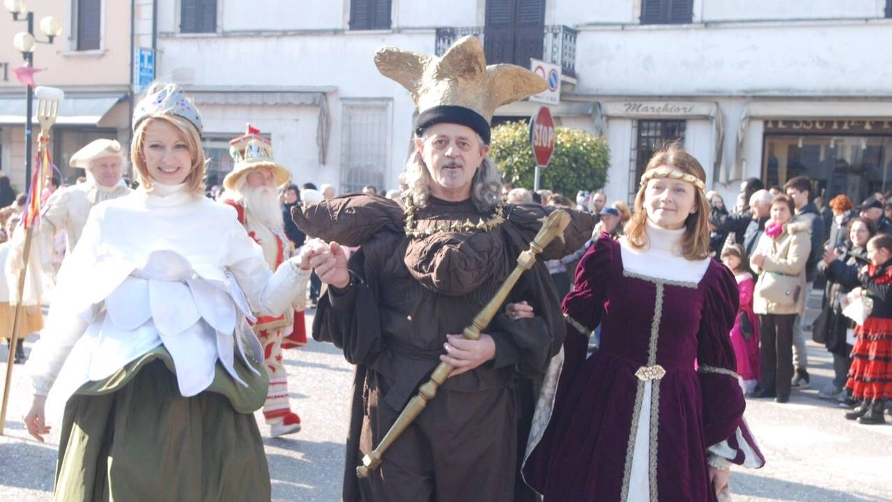 Grande festa domenica 26 febbraio. La maschera si richiama alla denominazione dialettale della castagna di lago di cui sono ricche le acque che circondano la città dei Gonzaga