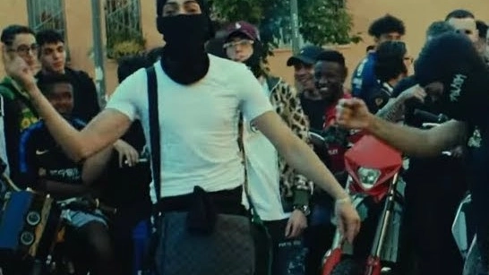  frame di un video del rapper Simba La Rue