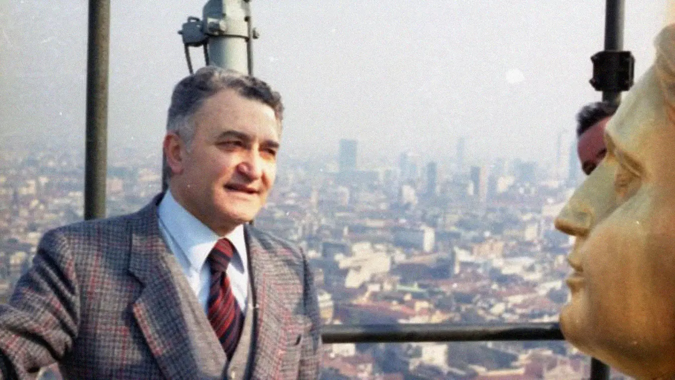 L'architetto Ernesto Brivio in cima al Duomo di fronte alla Madonnina