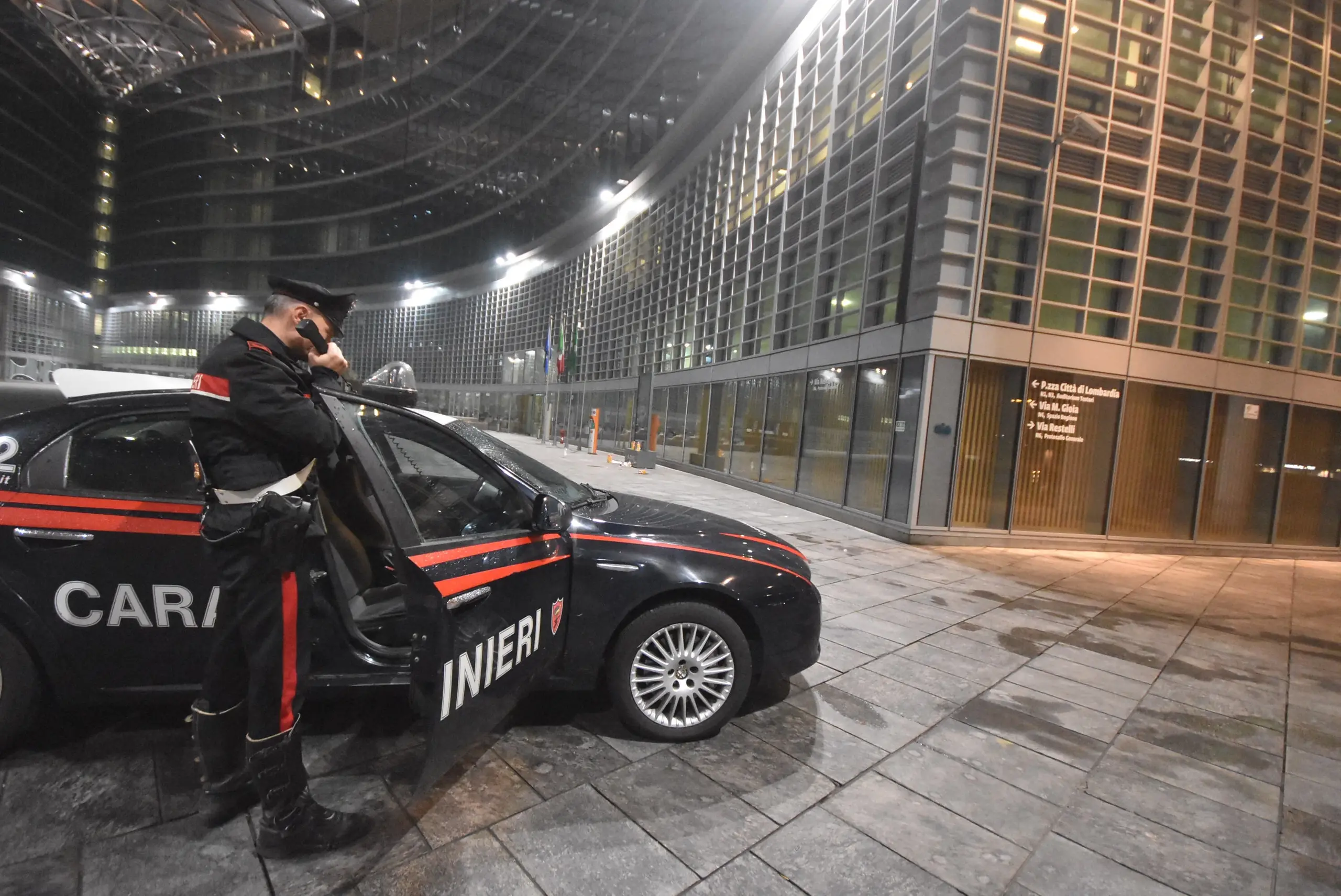 Rissa sotto il palazzo della Regione, pm: "Cinque ragazzi restino in carcere"
