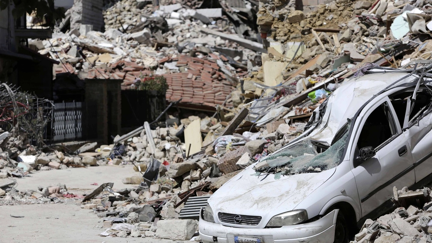 Terremoto e devastazione in centro Italia (Lapresse)