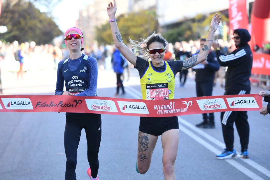 L'arrivo della mazza maratona donne: Bianca Campidelli e Francesca Generali