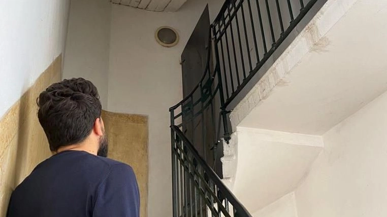 I pianerottoli che erano un dormitorio per gli abusivi I pianerottoli che erano un dormitorio per gli abusivi