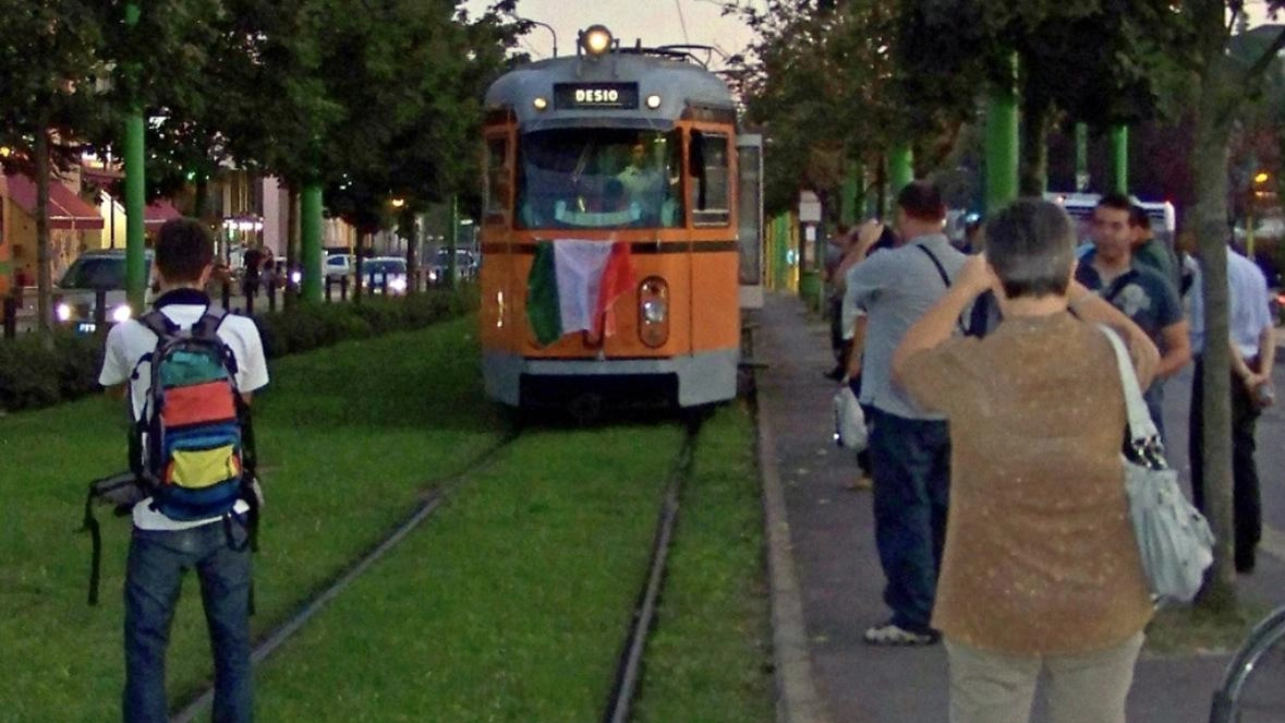 “Tranvai a Des“. Ripartiamo dai vecchi binari “Tranvai a Des“. Ripartiamo dai vecchi binari