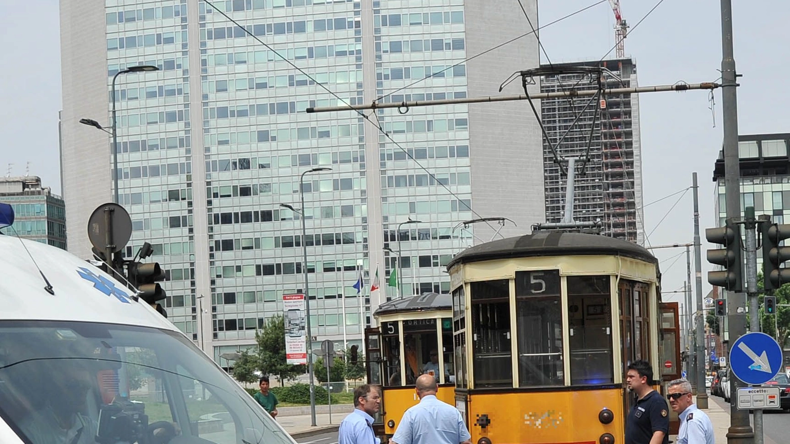Ambulanza in azione in incidente con tram (foto d'archivio)