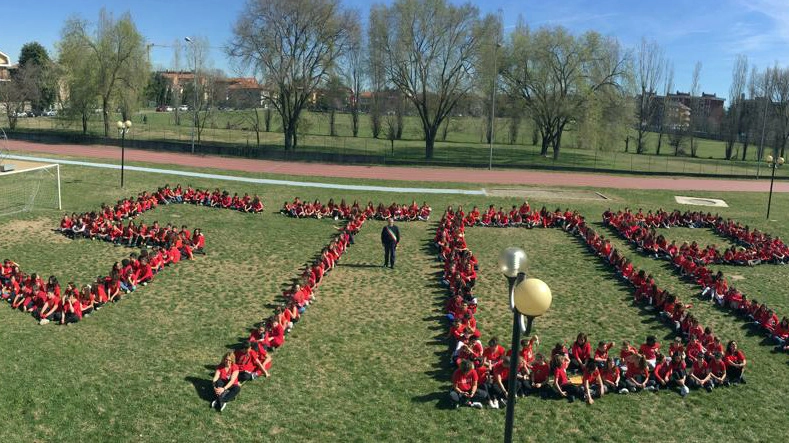 La scritta Stop con 260 studenti, un messaggio eloquente