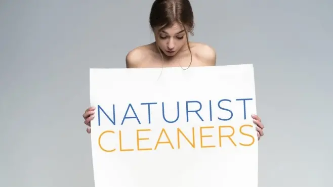 Un'immagine del servizio di pulizie naturiste dal sito inglese che lo propone