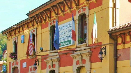 La palazzina in piazza Granelli a San Pellegrino Terme