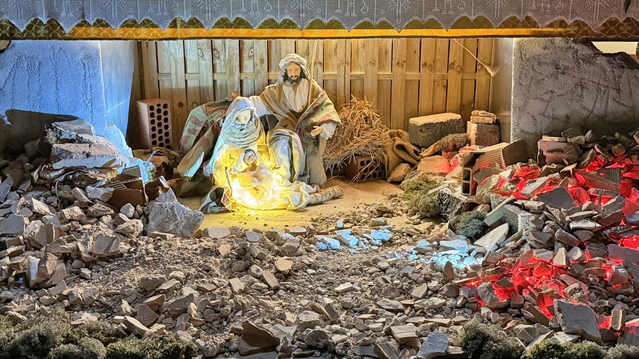 Gesù nasce in mezzo alle macerie: "Segno della fraternità che manca"
