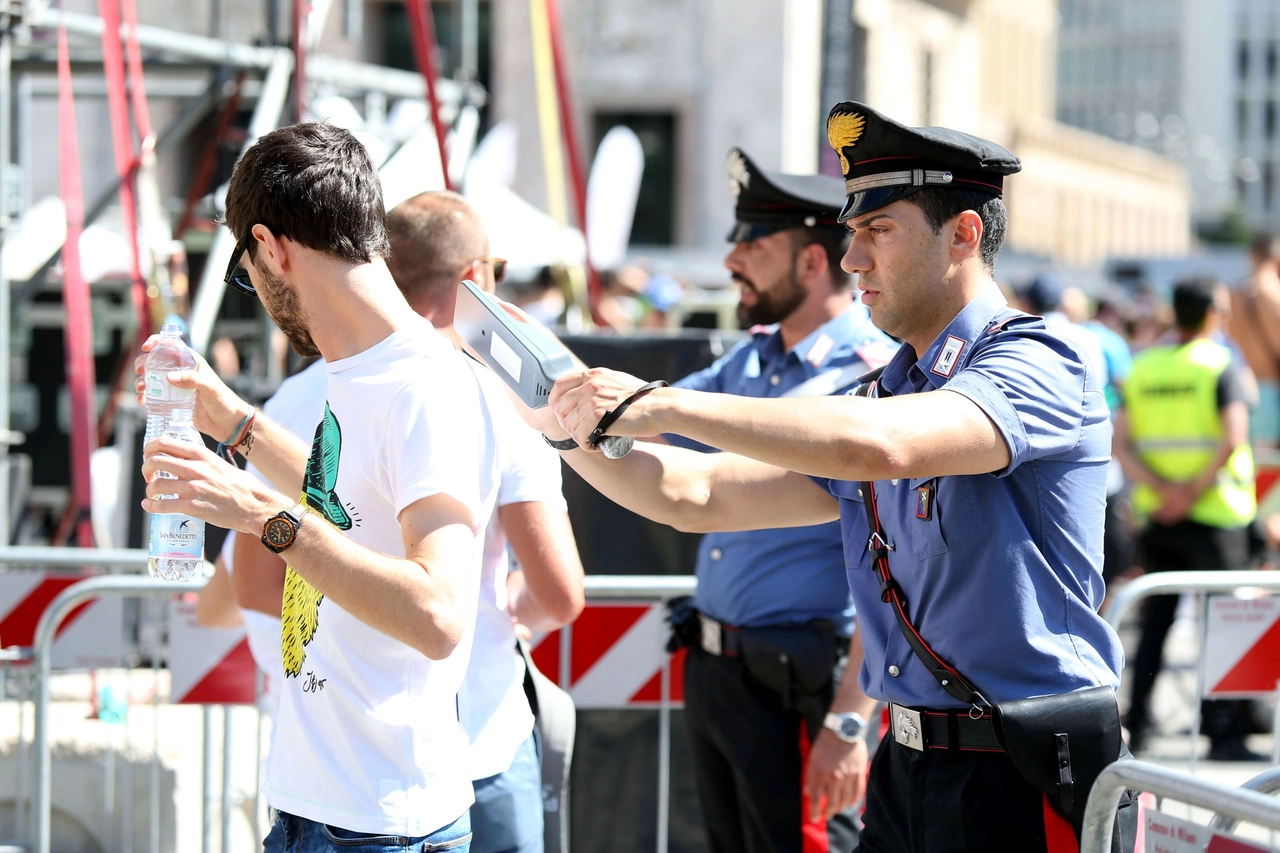 Controlli in piazza Duomo per il concerto di Radio Italia (La Presse)
