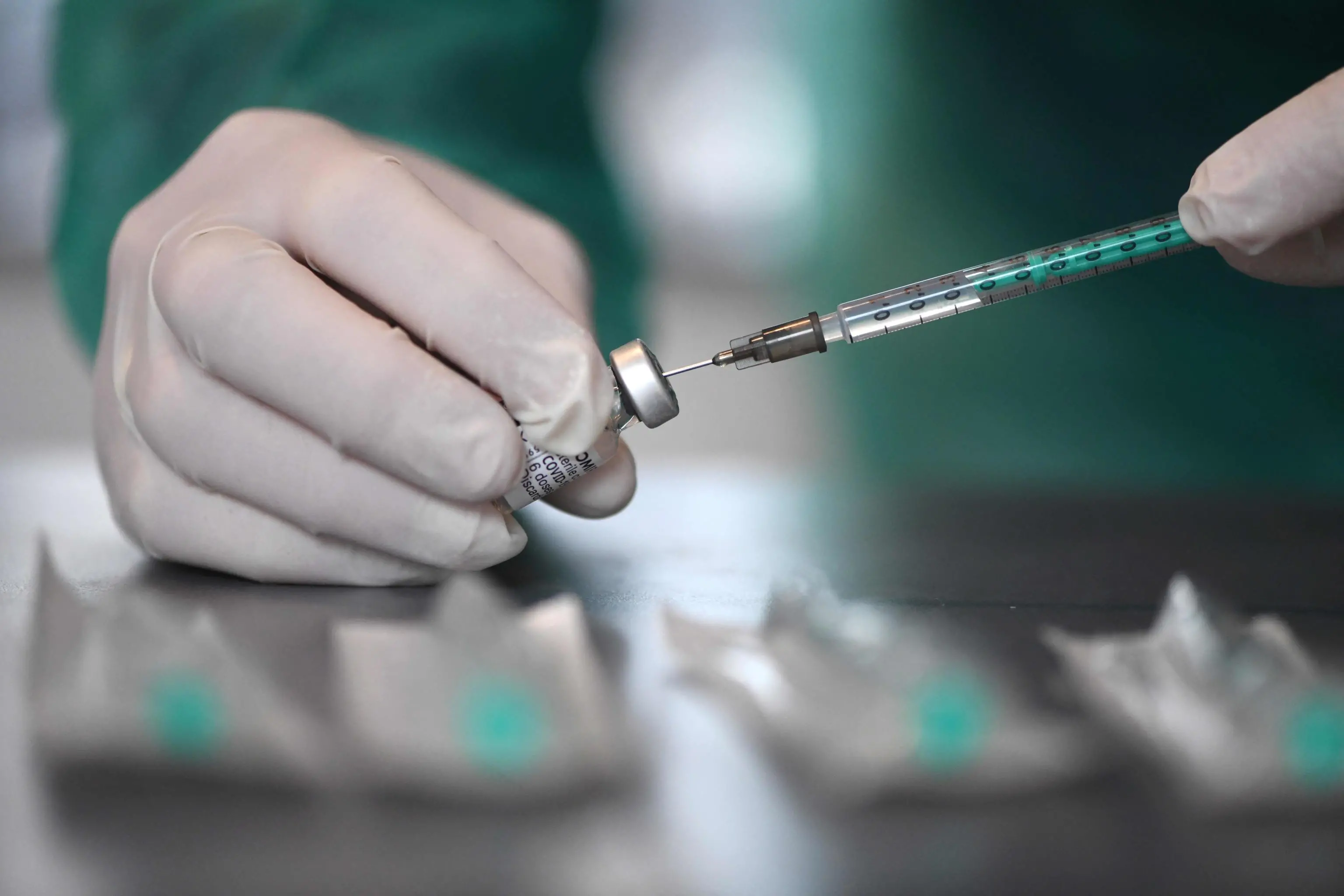 Covid, prima dose di un vaccino e seconda di un altro: uno studio dirà se è possibile