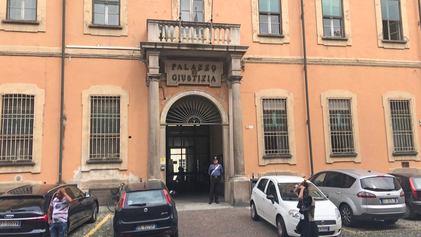 Sentenza in tribunale a Pavia