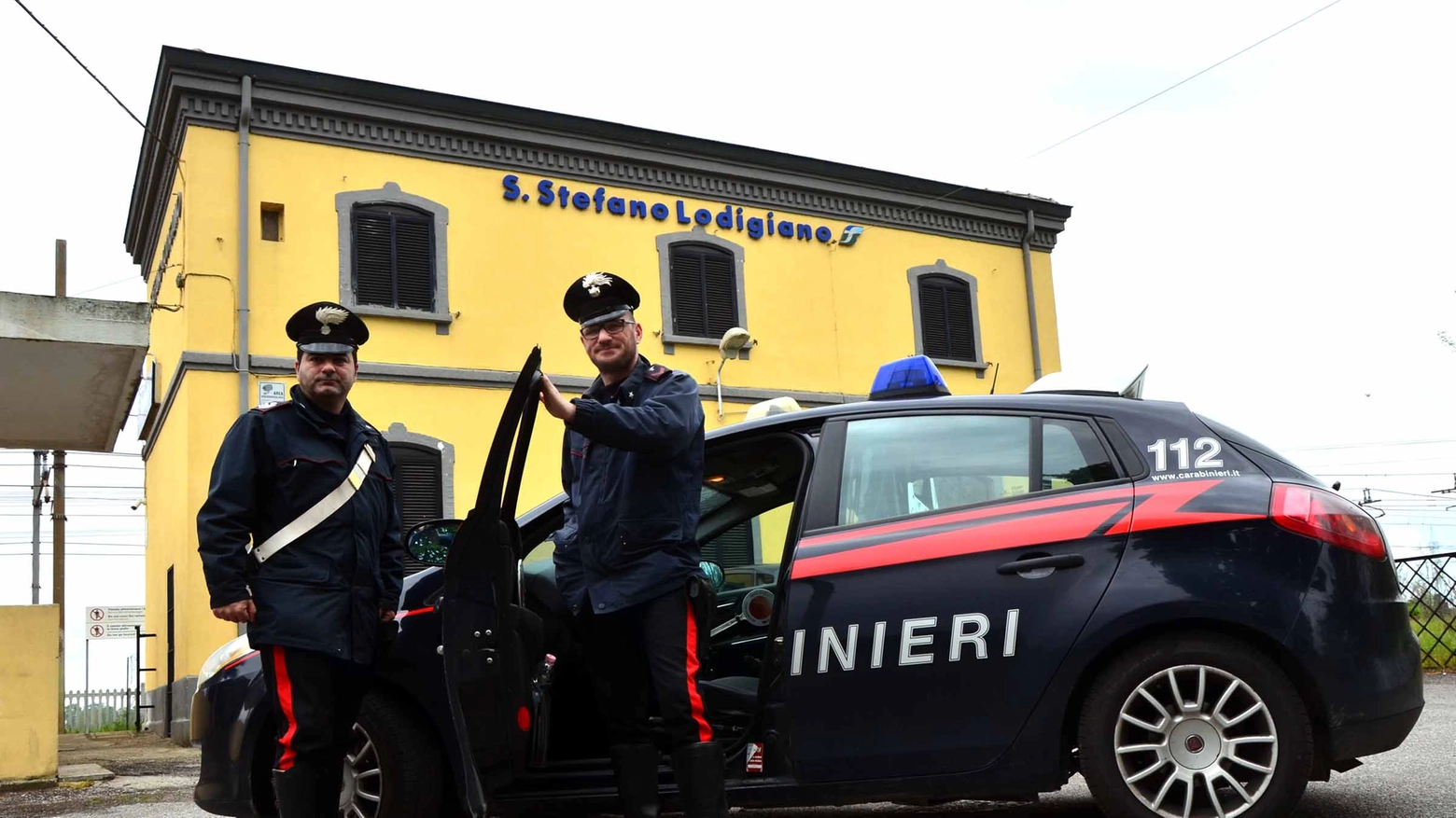 I carabinieri alla stazione di Santo Stefano Lodigiano (Gazzola)