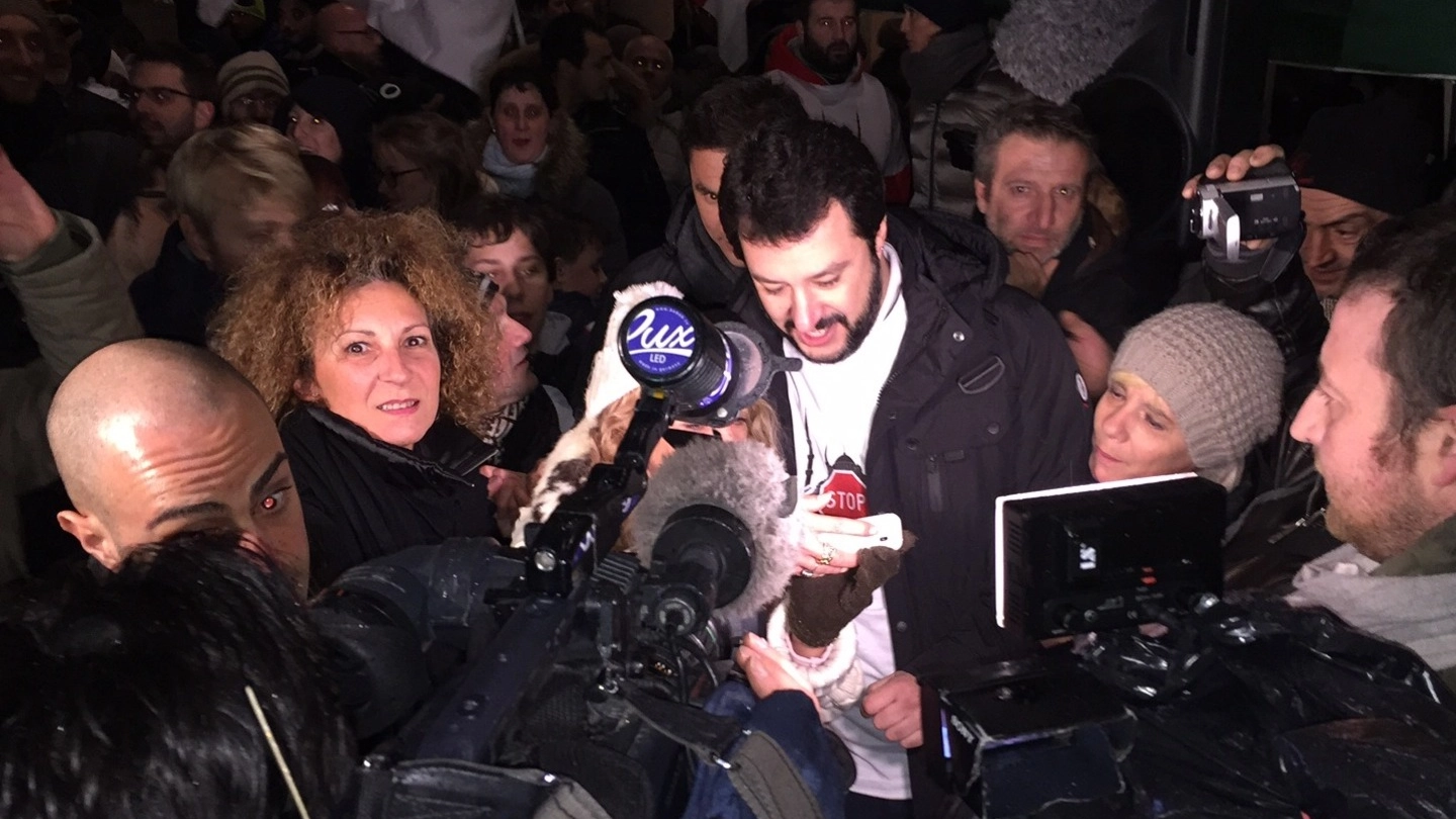 Matteo Salvini acclamato in piazza a Crema