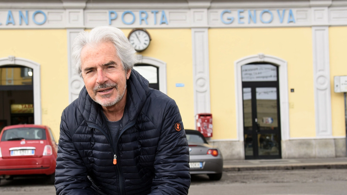 L’attore Tullio Solenghi in zona Porta Genova (Newpress)