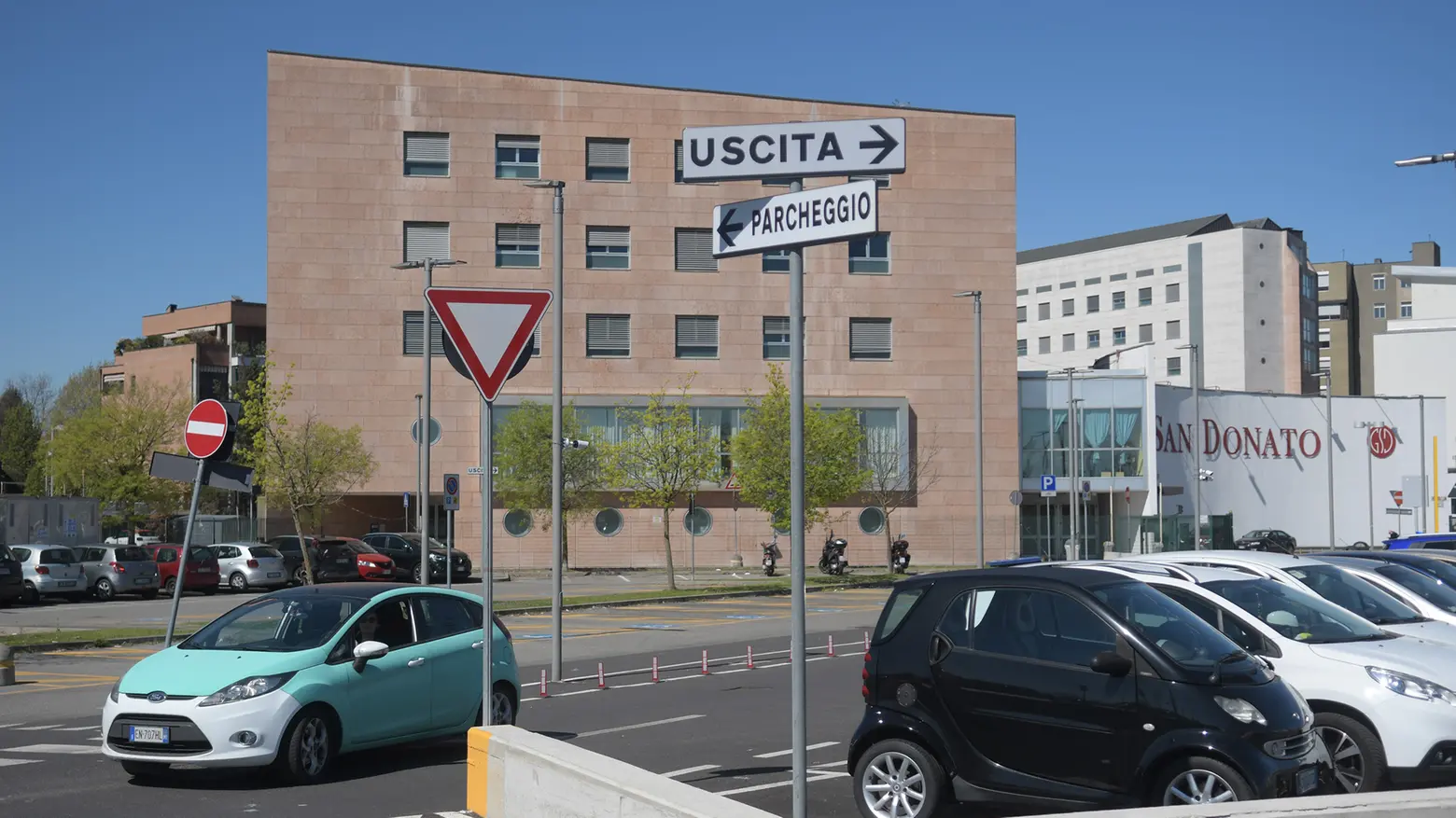 Il parcheggio dell'ospedale San Donato