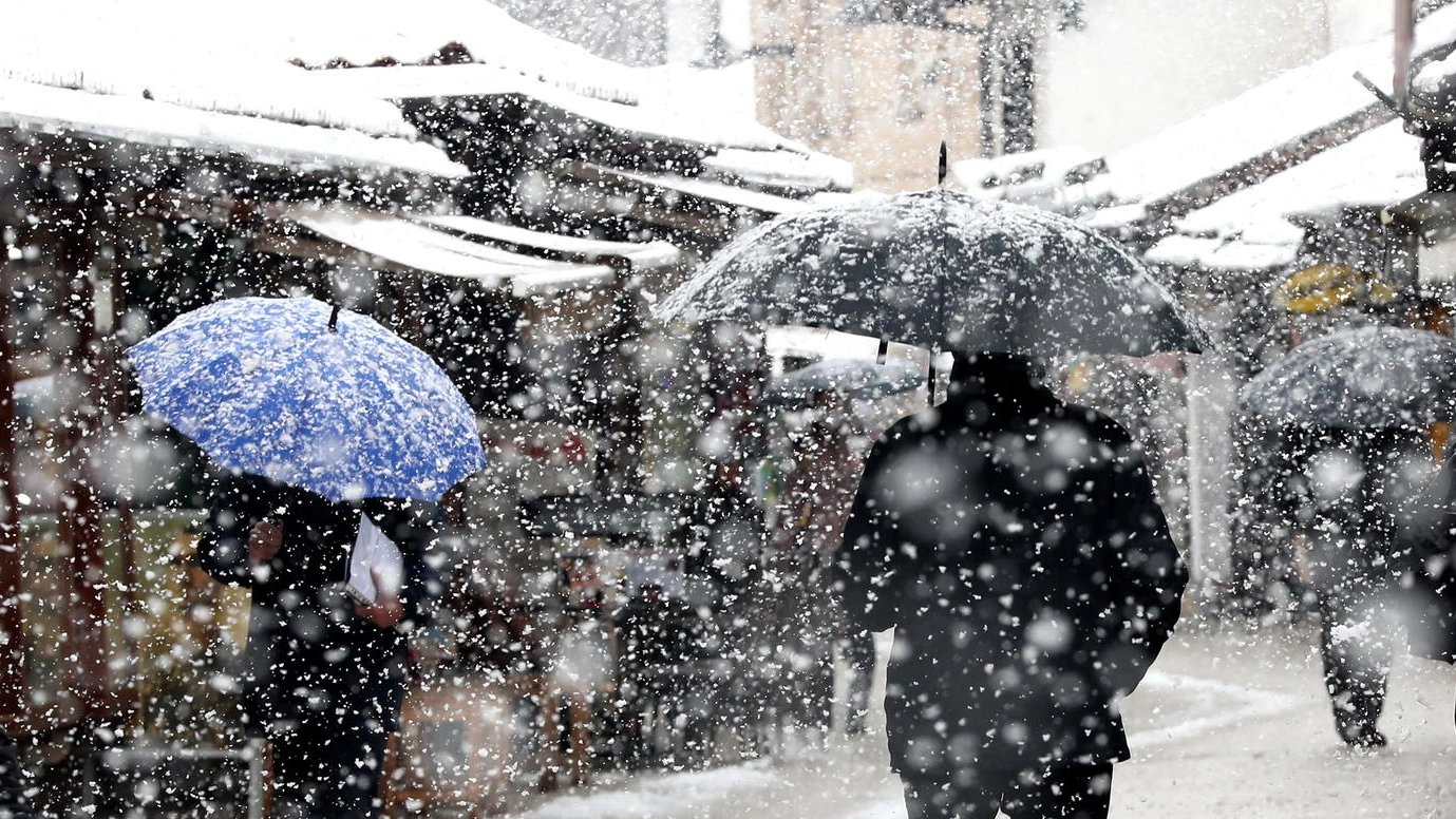 L'aria gelida di origine polare porta un'ondata di maltempo: precipitazioni e nevicate anche in pianura, temperature sotto la media e foschie