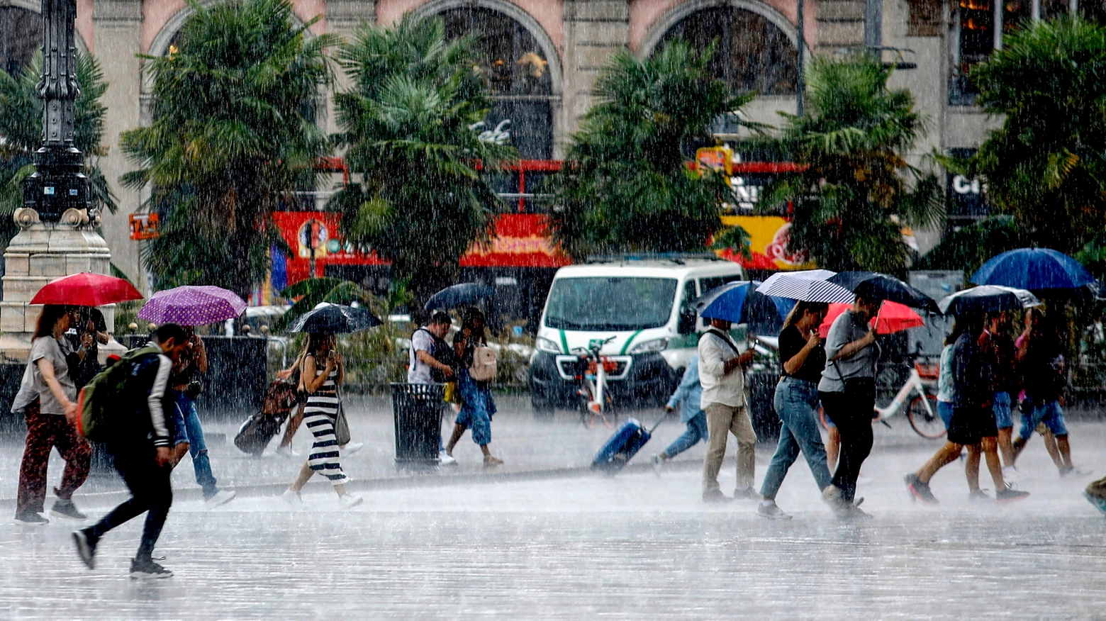 Pioggia forte in centro città come in tutto il resto della Lombardia