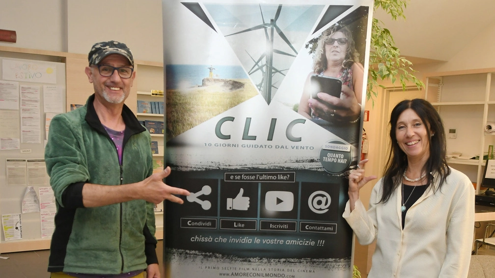 Il regista e videomaker Paolo Goglio con l’attrice Paola Matrone hanno presentato “Clic” in biblioteca