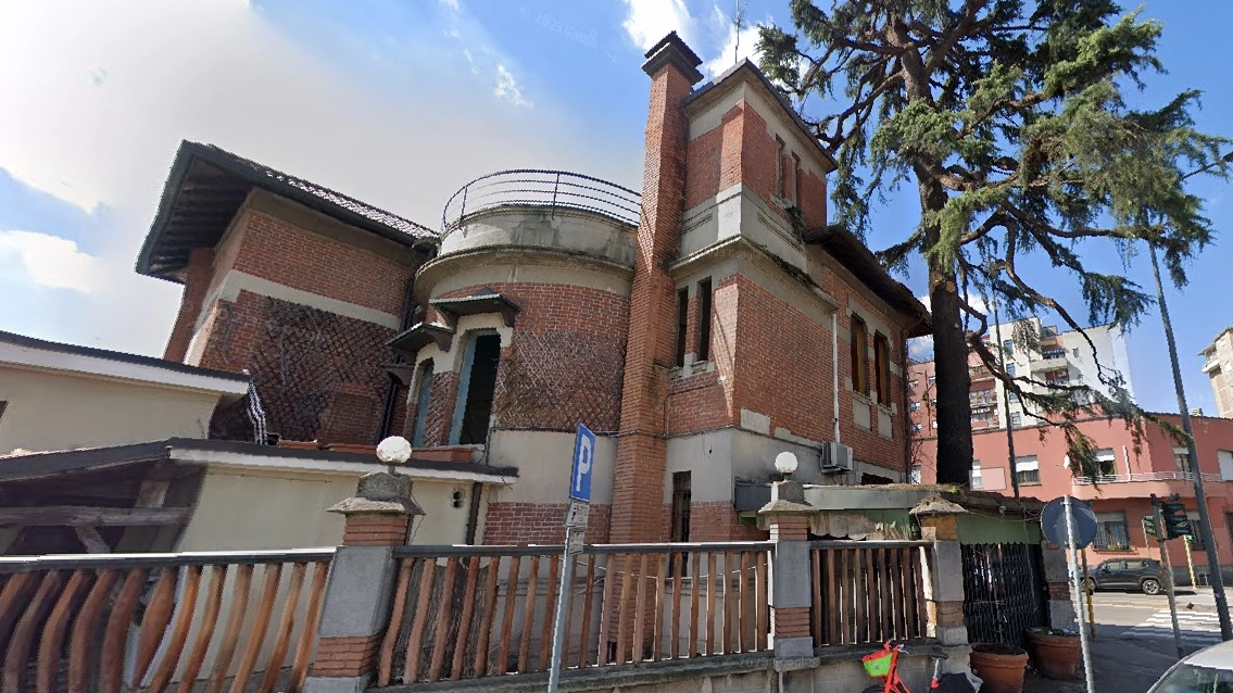 La villa neogotica tra via Arbe e via Tullio Morgagni abbattuta