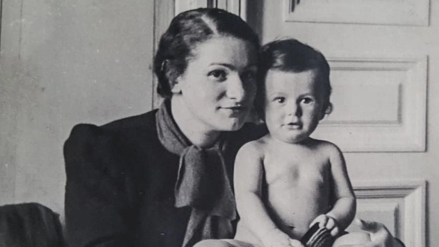 IL RICORDO Tosca Prinzova con la figlia e una lettera che mandò da un campo di raccolta in Galizia, prima di finire a Kolomea