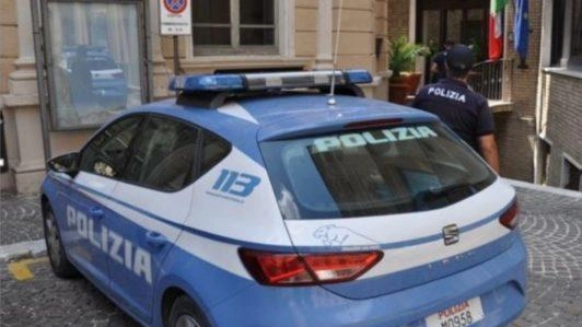Boliviano denunciato a Milano: barrica in casa con i figli, picchia la ex moglie
Boliviano denunciato a Milano: barrica in casa con i figli, picchia la ex moglie