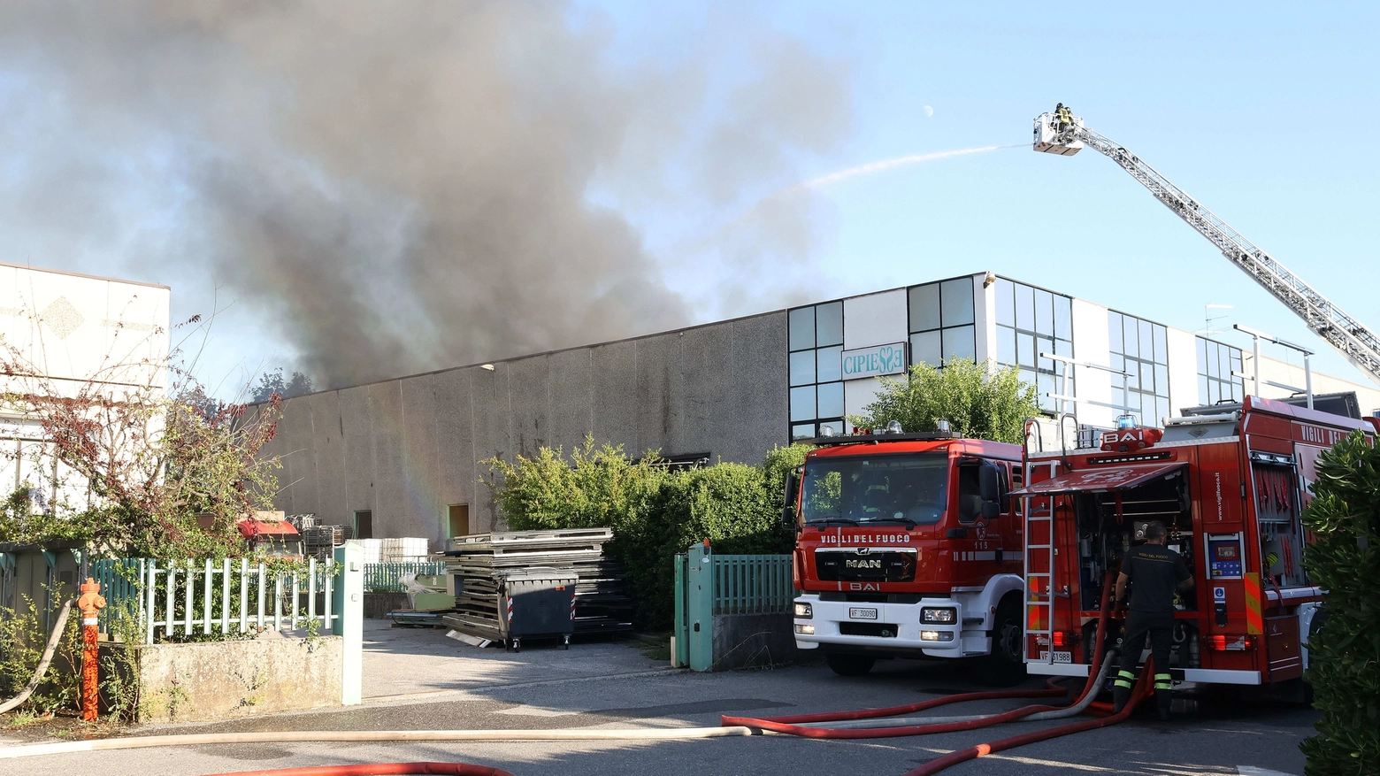 Rezzato, incendio alla sede Cipiesse
