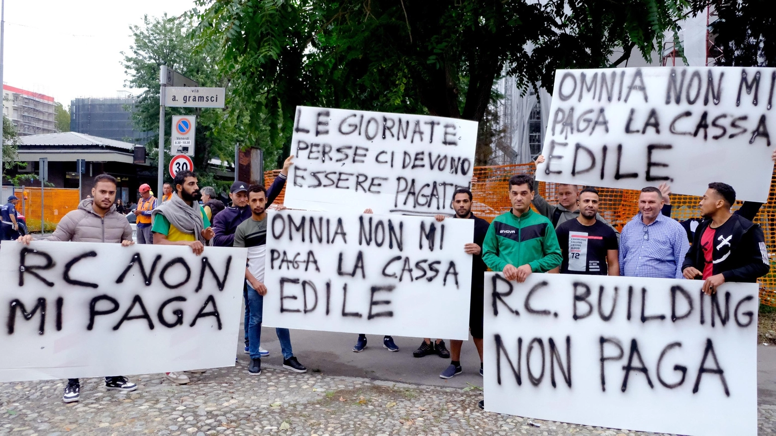 "Vogliamo gli straordinari pagati e certezze per l’occupazione" "Vogliamo gli straordinari pagati e certezze per l’occupazione"