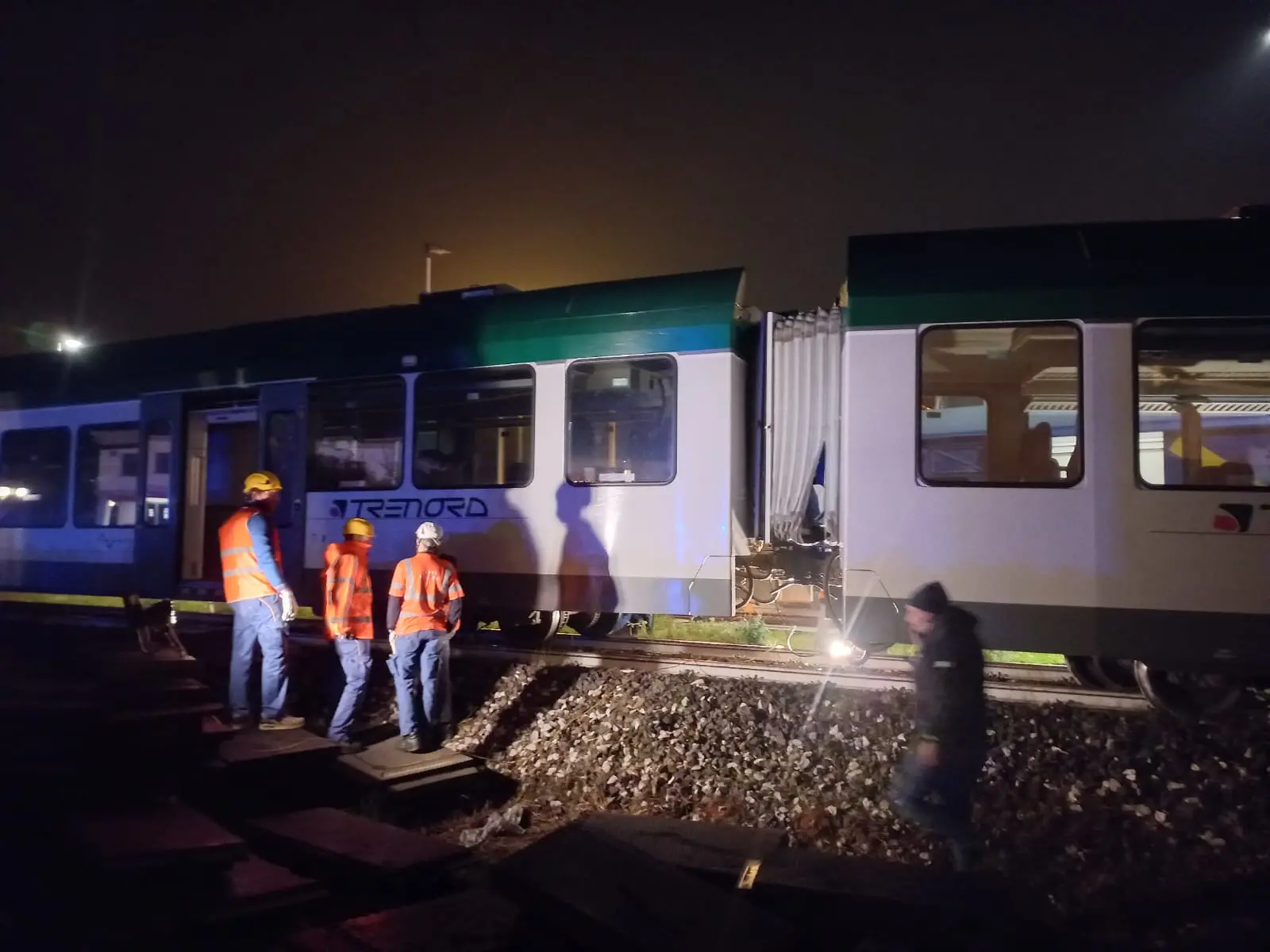 Deraglia treno vicino alla stazione di Iseo