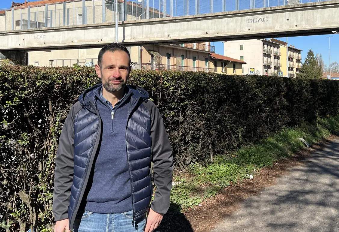 Rosso stop? E le auto tirano dritto