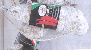 Una confezione del salame ritirato dal mercato Una confezione del salame ritirato dal mercato