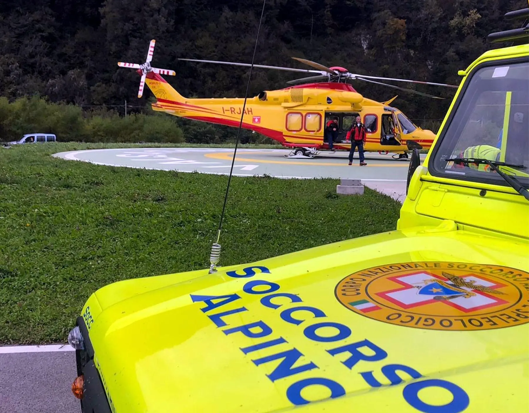 71enne cade in quota, soccorso alpino in azione per trasportarlo in ospedale
