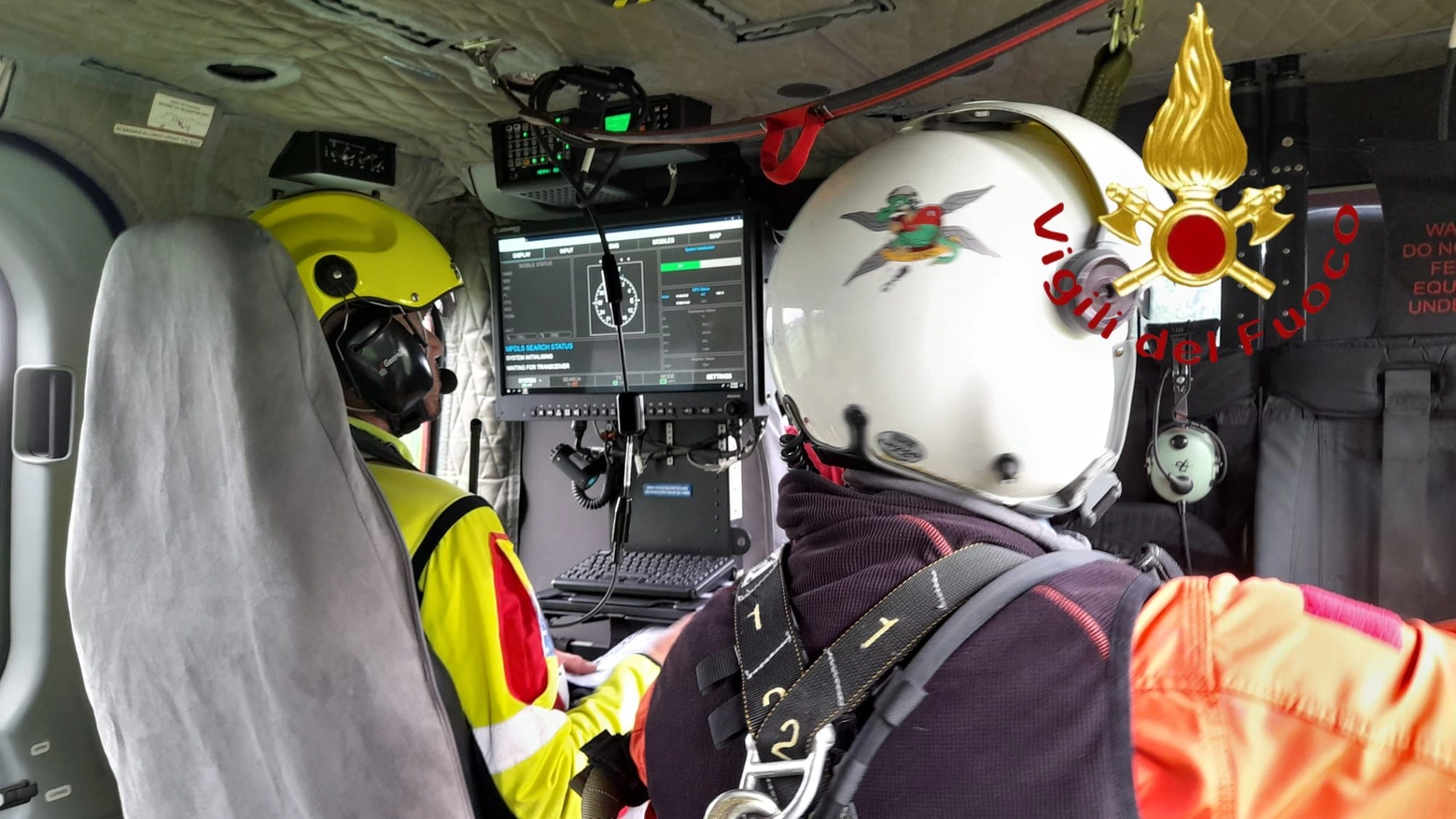 Lambrugo, anche l'elicottero Drago dei vigili del fuoco è impegnato nelle ricerche