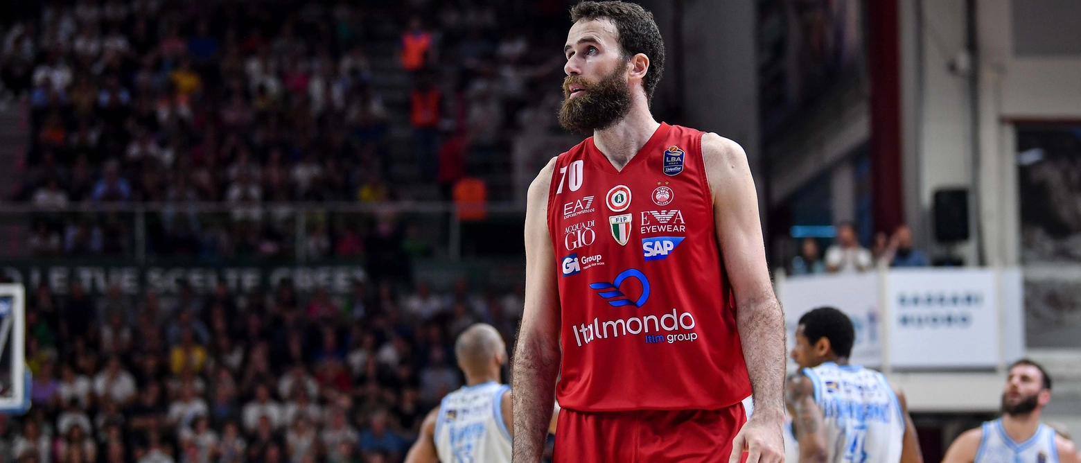 L’Olimpia Milano sbanca Sassari 61-93 e vola in finale
