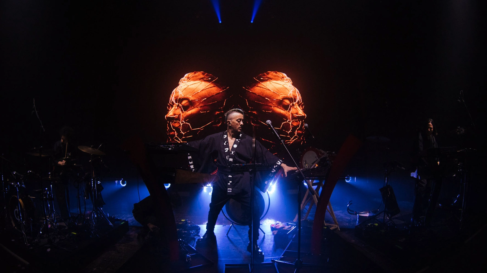 Il pianista, compositore e produttore marchigiano ha annunciato il primo ospite del suo tour “Duality + guests”. Il 12 dicembre lo show sul palco del teatro milanese